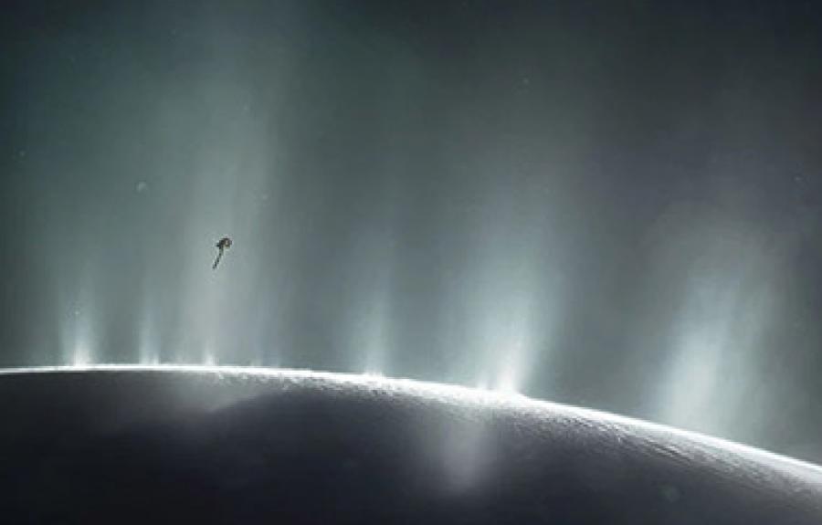 Cassini spacecraft swoops through plumes from Enceladus